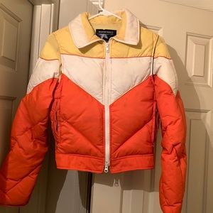 Shell lining 100%nylon, insulation goose down.Removable sleeves  to vest.